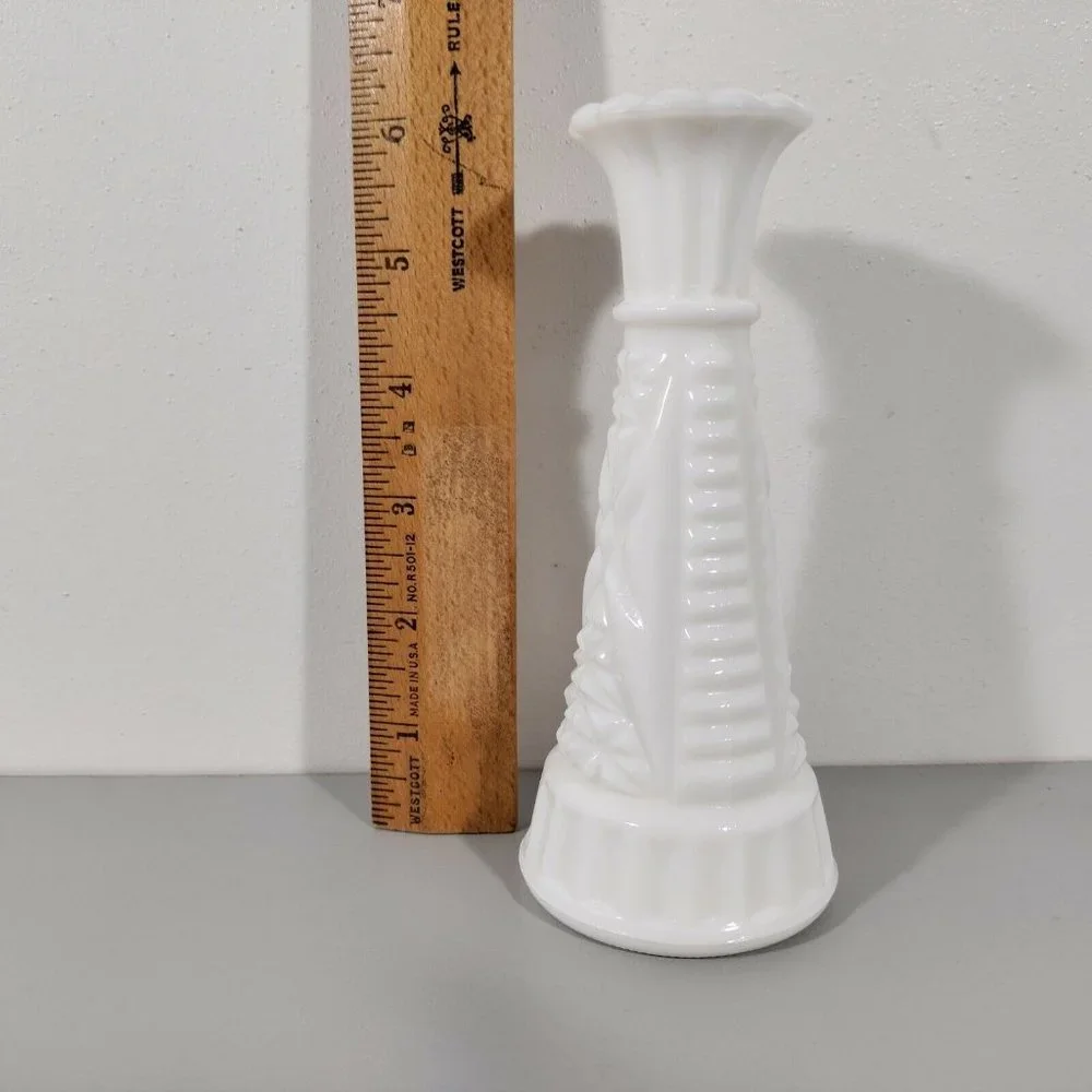 4/$20 Vintage Stars and Bars Milk Glass Stem Bud Vase Nice!